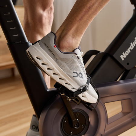 Rower spinningowy 24 Studio Bike NordicTrack z wyświetlaczem  dotykowym HD